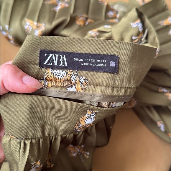 Zara satin pleated olive green tiger midi skirt very light and flowy size XS - Picture 8 of 8
